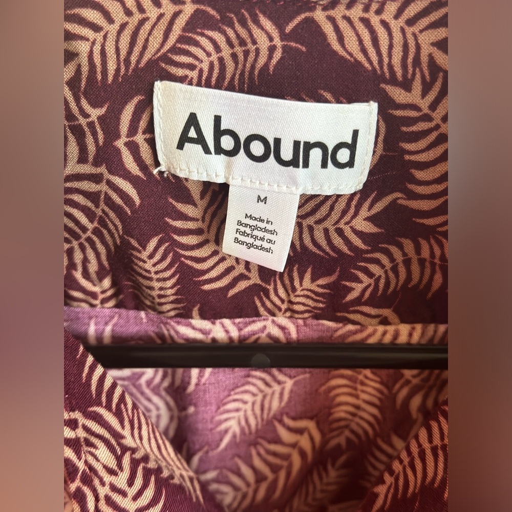 Abound brand, slim fit for man. Medium size. Red.